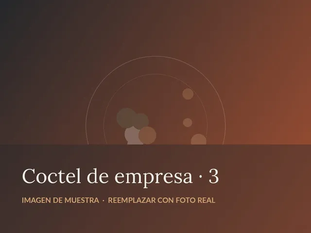 Mesa de buffet repuesta durante la segunda hora del evento