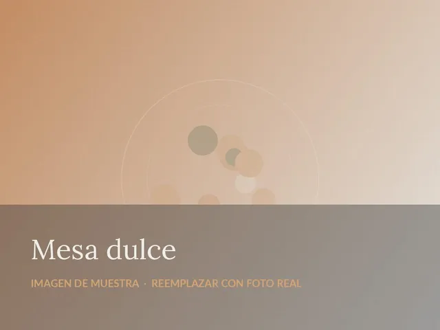 Mesa dulce con postres individuales, mini pastelería y fruta fresca sobre mantel claro
