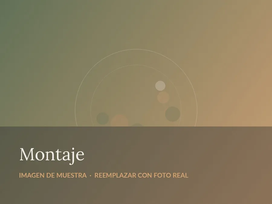 Montaje de una mesa de picoteo antes de la llegada de los invitados